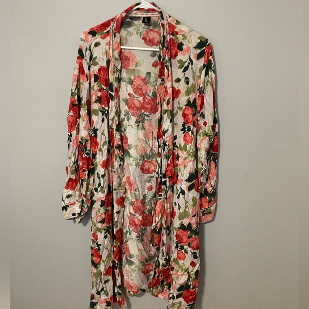 Tahari Floral Lightweight Robe- Great for Bridesmaids!